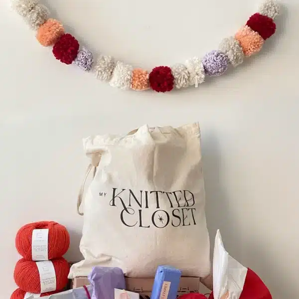 Calendario de Adviento para tejer 2025 de My Knitted Closet, con ovillos, patrón y accesorios